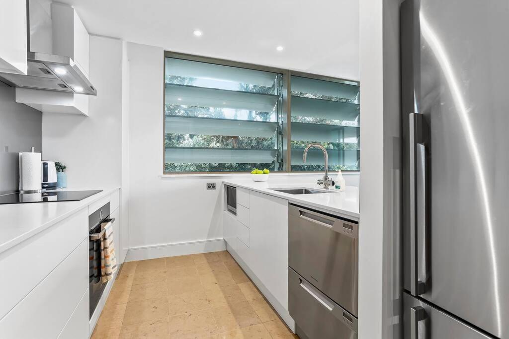 Elegant & Sunny Living With Stunning Marina Views Auckland Exterior foto